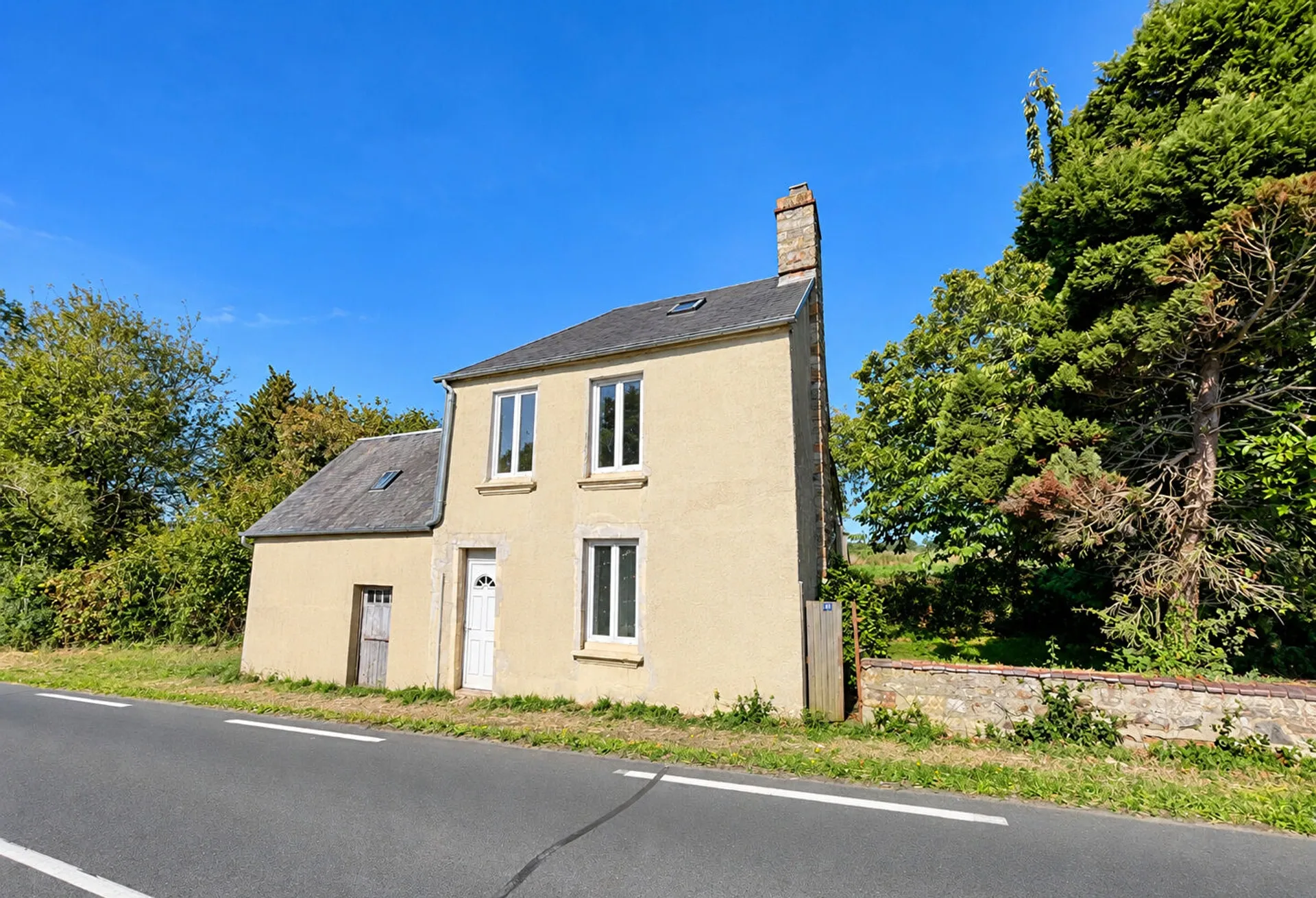Solid Detached House for Further Renovation