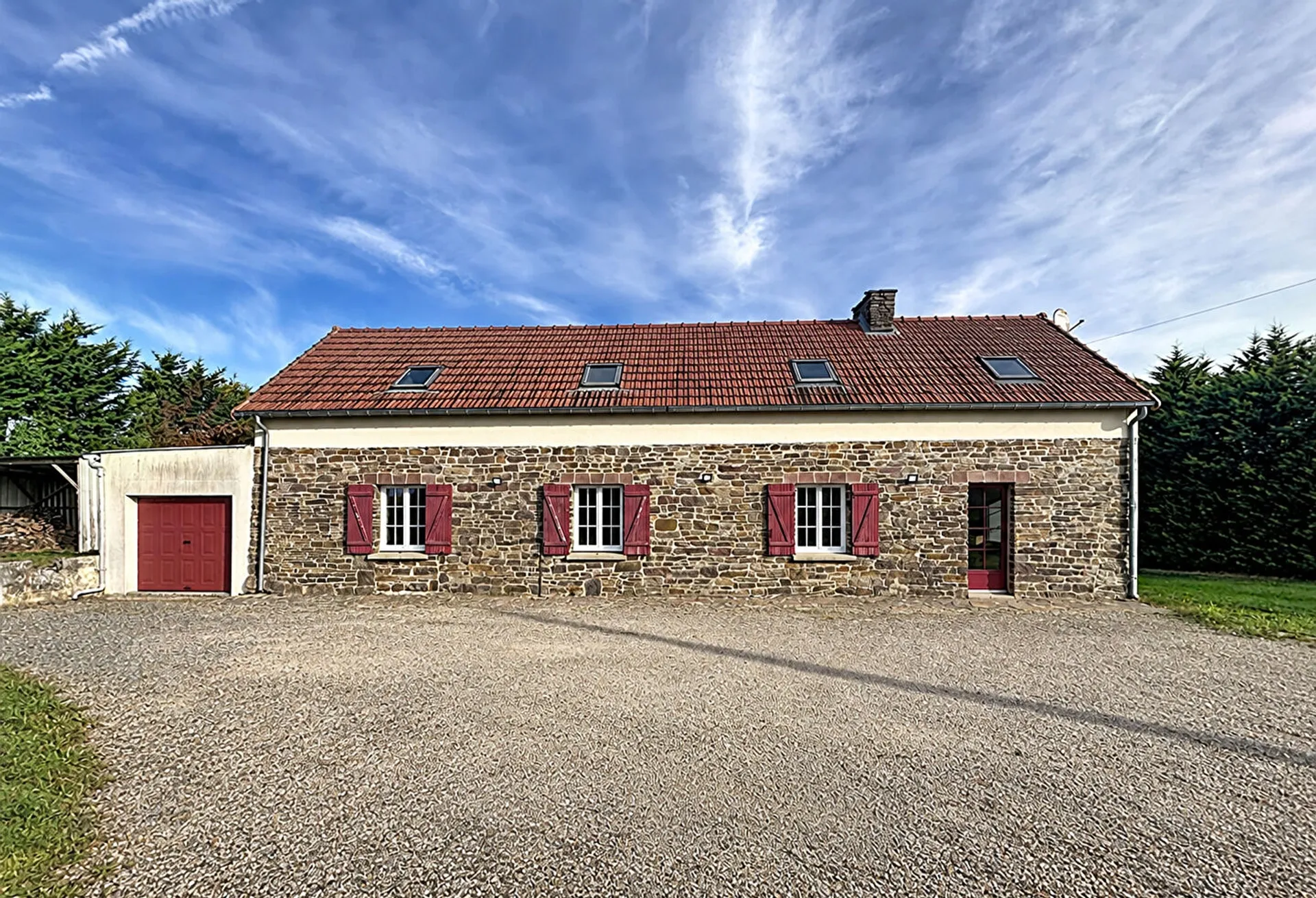 Detached Country House in Half an Acre with Open Views