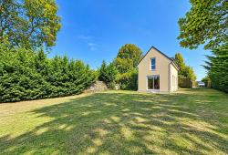 Detached House in Idyllic Coastal Countryside Location