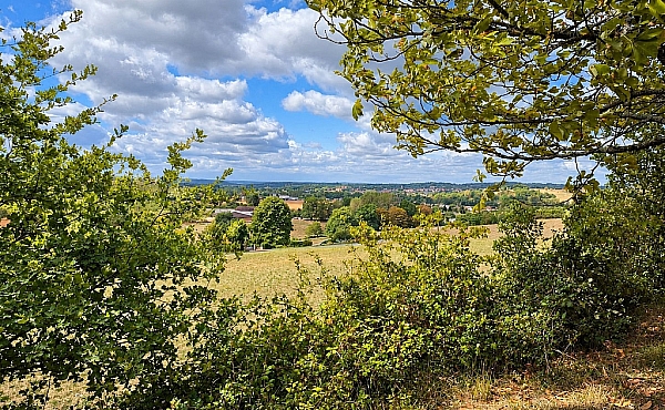 Property_For_Sale_in_France_with_Cle_France_Join_our_mailing_List_AMR00140_0828_122519_1