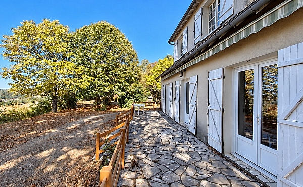 Property_For_Sale_in_France_with_Cle_France_Join_our_mailing_List_AMR00140_112023_1