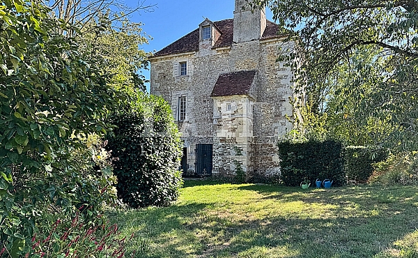Property_For_Sale_in_France_with_Cle_France_Join_our_mailing_List_DJV06321_b