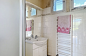 LNH13673_Cle_France_Shower_Room