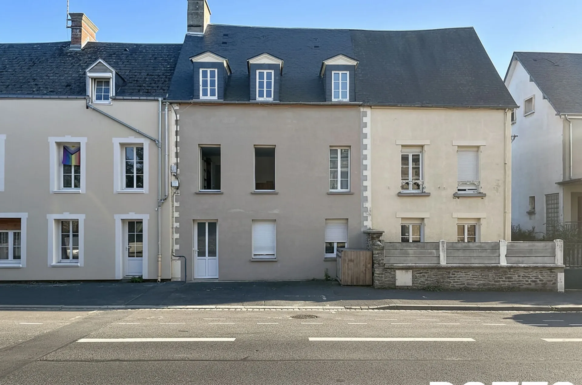 Town House with Rental Income, Ideal for Investor