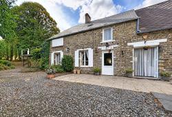 Traditional House with Garden and Open View