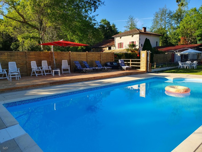 Stunning Luxury Glamping / Gite / Restaurant -Set in 20 Acres Rolling Countryside