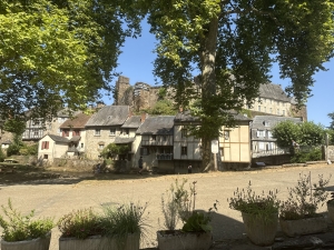 Property with Freehold Business in Lovely Location