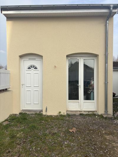 Contemporary Detached House with Garden