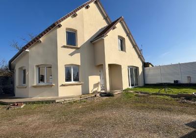 Contemporary Detached House with Garden