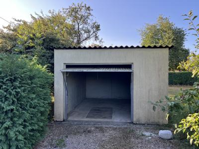 Detached House with Garden and Garage