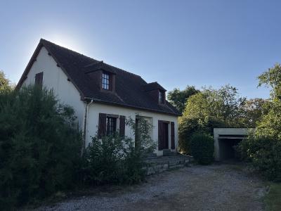 Detached House with Garden and Garage