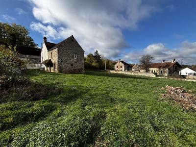 Detached House with Garden and Outbuilding