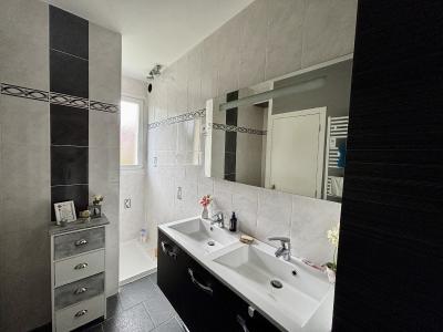 Detached House with Landscaped Garden