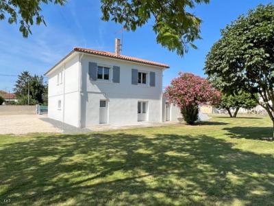 Beautiful Detached Villa With A Basement and Lovely Garden