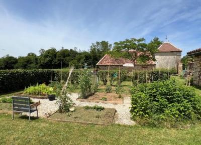 Beautiful Farmhouse With Lovely Walled Garden