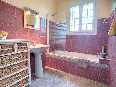 Detached Country House with Swimming Pool