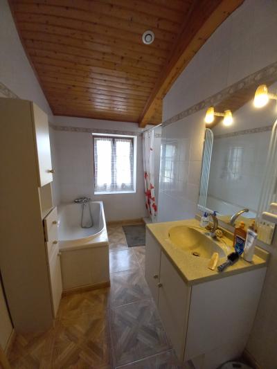 Detached Country House with Pond and Land