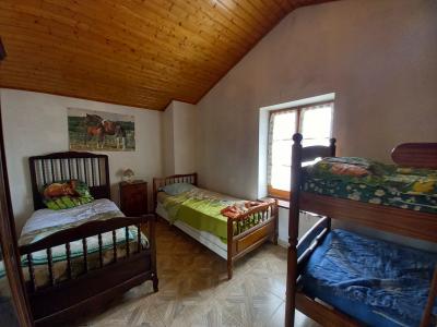 Detached Country House with Pond and Land