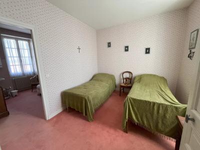 Manor House with Outbuilding in Almost One Acre