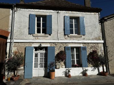 Pretty House with Courtyard Garden