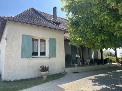 Detached House with Pool and Outbuilding
