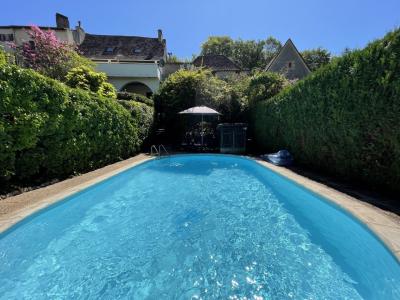 Lovely House with Swimming Pool in Beautiful Garden