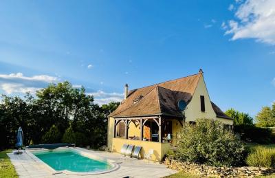 Detached Country House with Swimming Pool and Landscaped Garden