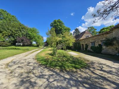 Ancienne Propriete De Style Perigourdine Du Xviie Siecle. Y Compris Plus De 8 Hectares De Bois Et De
