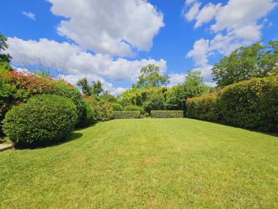 Villa with Swimming Pool and Pond