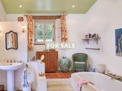 Perfect Countryside Property with Pool and Views