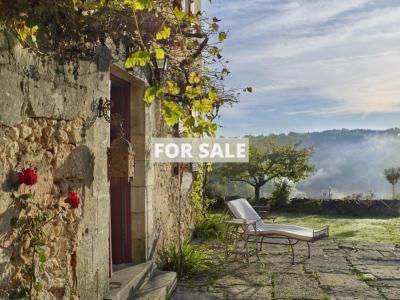 Perfect Countryside Property with Pool and Views