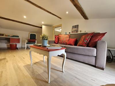 Main House and Guest House on the Banks of the Dordogne River