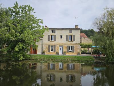 Main House and Guest House on the Banks of the Dordogne River