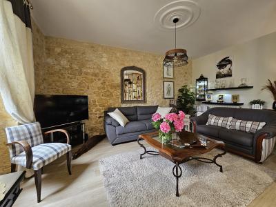 Main House and Guest House on the Banks of the Dordogne River