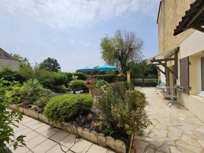 Main House and Guest House on the Banks of the Dordogne River