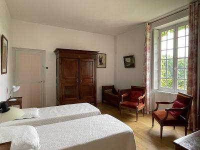 Detached Manor House with Pool and Land