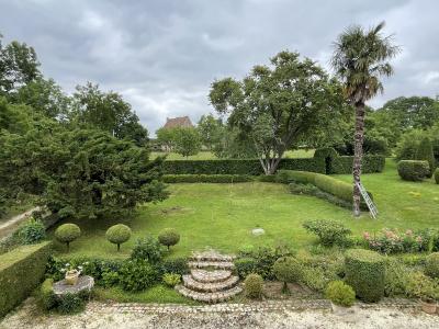 Detached Manor House with Pool and Land