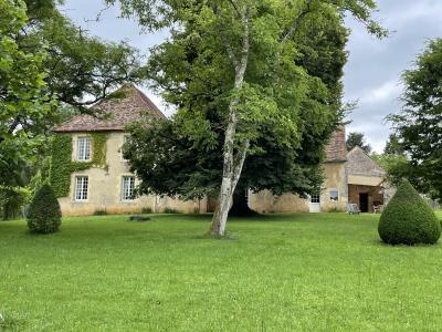 Detached Manor House with Pool and Land