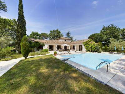 Superb Detached Villa with Guest Gite and Pool