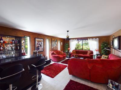 Superb Detached Villa with Guest Gite and Pool