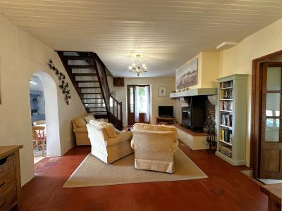 Farmhouse and Barn Conversion, Pool and Open Views