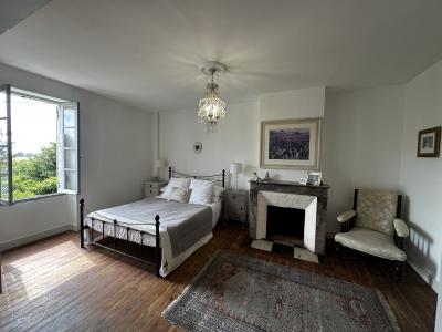 Detached House with Beautiful Swimming Pool