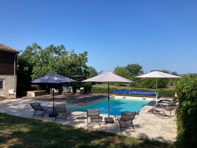 Detached House with Beautiful Swimming Pool