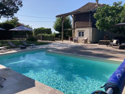 Detached House with Beautiful Swimming Pool