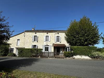 Detached House with Beautiful Swimming Pool