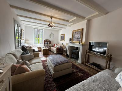 Detached House with Beautiful Swimming Pool