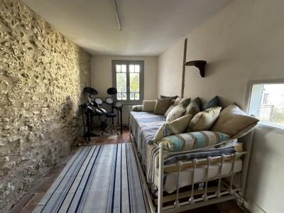 Detached House with Beautiful Swimming Pool