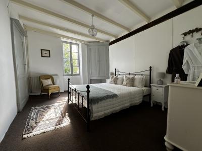 Detached House with Beautiful Swimming Pool