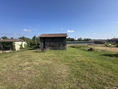 Detached House with Outbuilding and Swimming Pool
