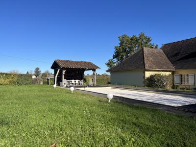 Detached Country House with Swimming Pool